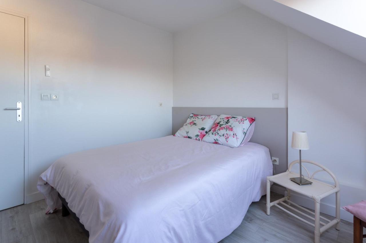 Le Mancini - Parking Et Terrasse Apartment Mayenne Ngoại thất bức ảnh